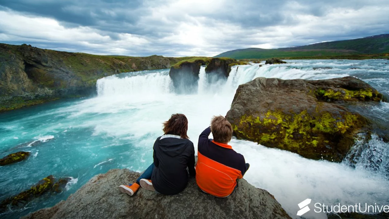 Which place is a better vacation and why: Iceland or Ireland?